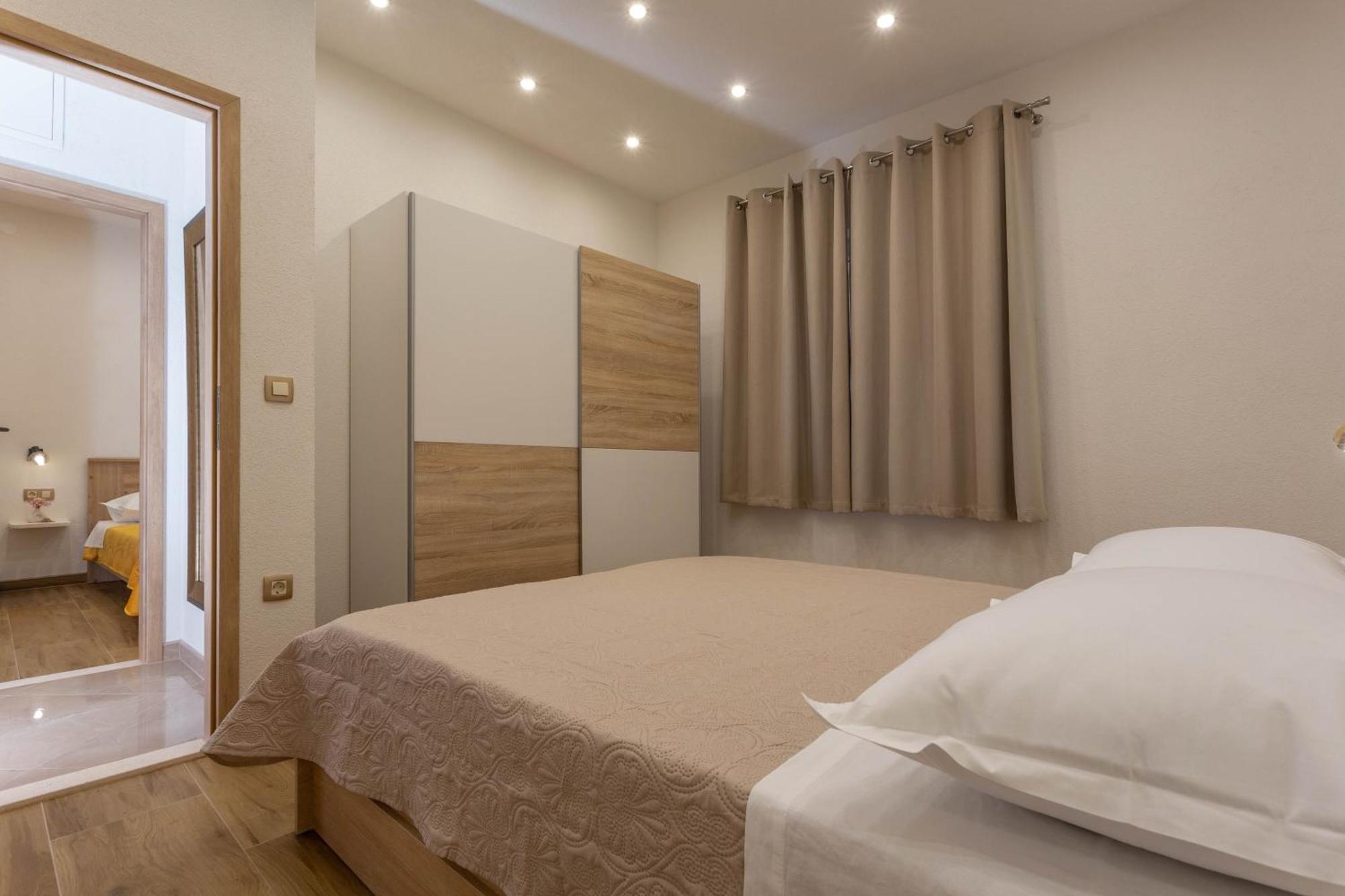 Apartment Zastupac 8761A Hvar Town Esterno foto